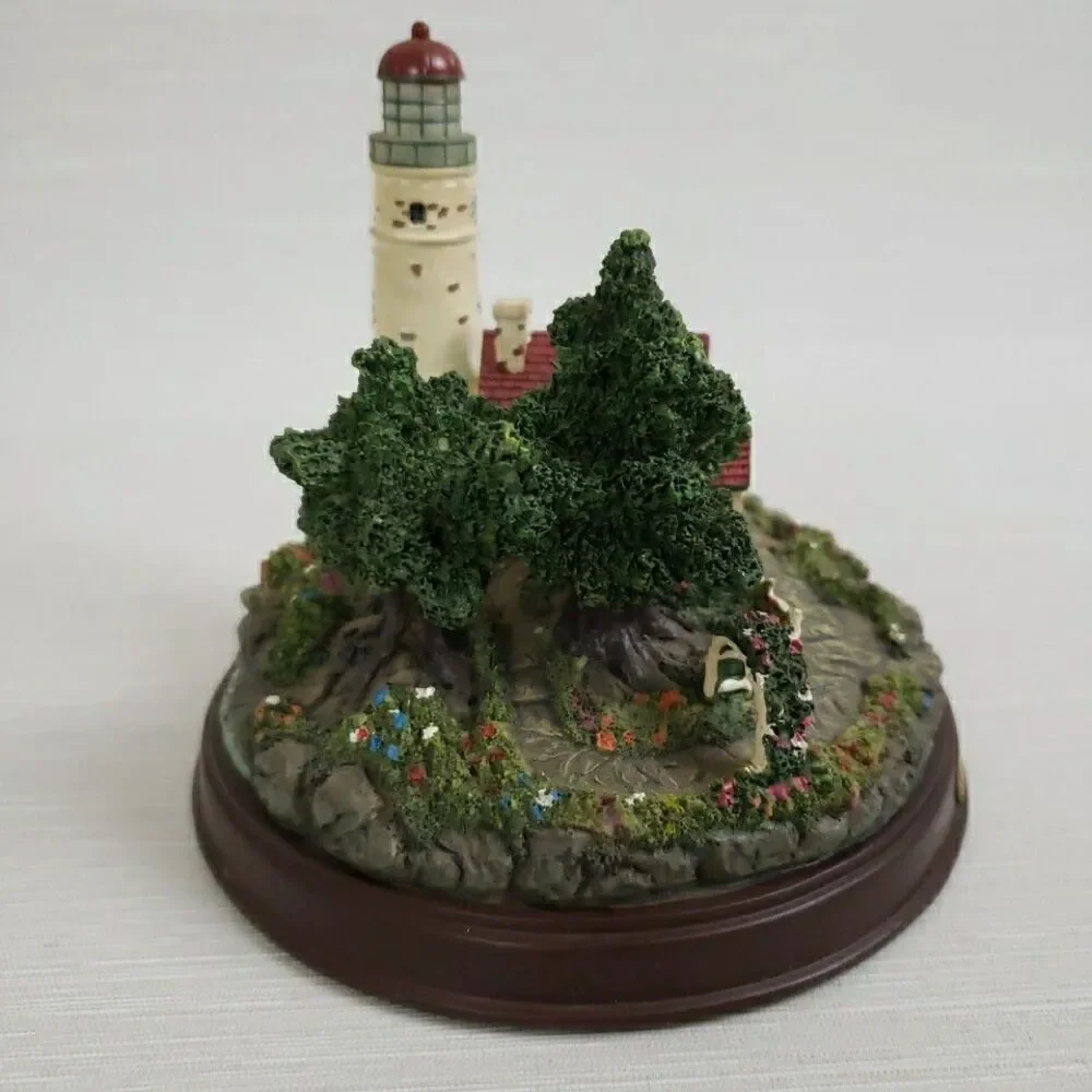 Thomas Kinkade Beacon of Hope Seaside Memories Lighted Lighthouse Figurine